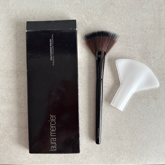 laura mercier Other - Laura Mercier Fan Powder Brush